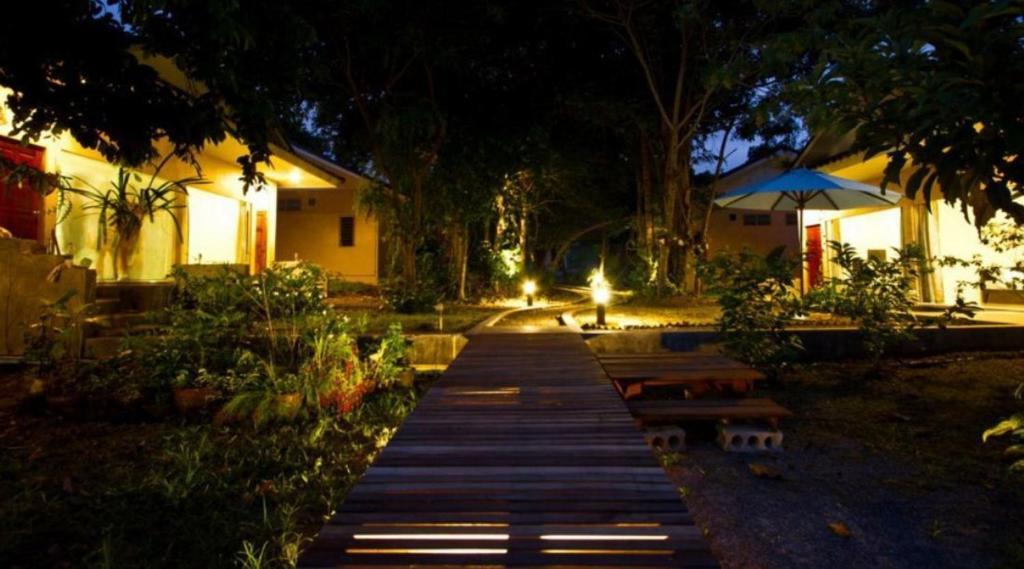 Villa De Mama Rawai Exteriör bild