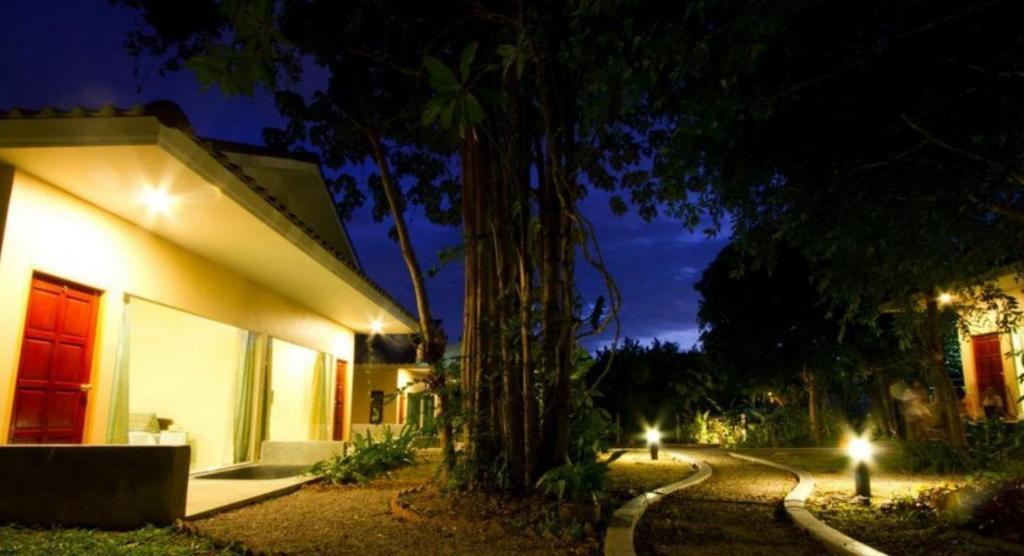 Villa De Mama Rawai Exteriör bild