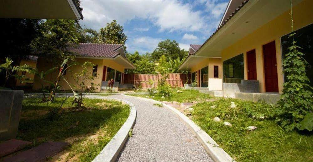 Villa De Mama Rawai Exteriör bild