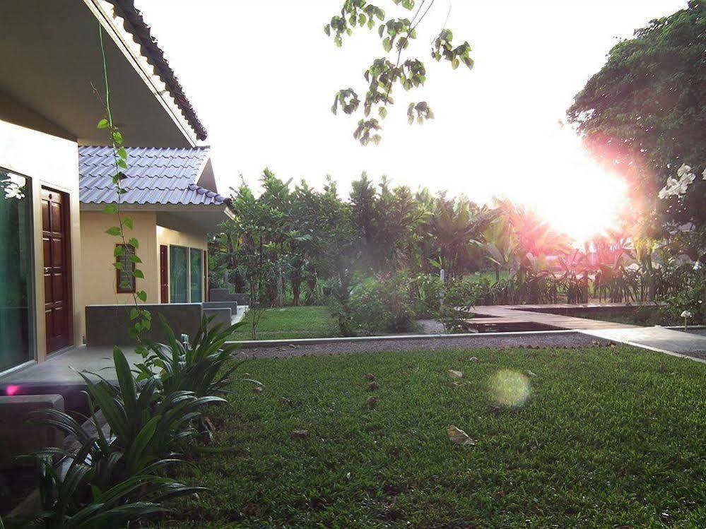 Villa De Mama Rawai Exteriör bild