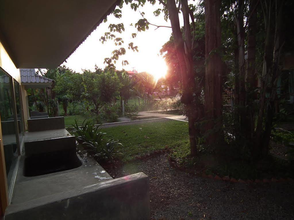 Villa De Mama Rawai Exteriör bild